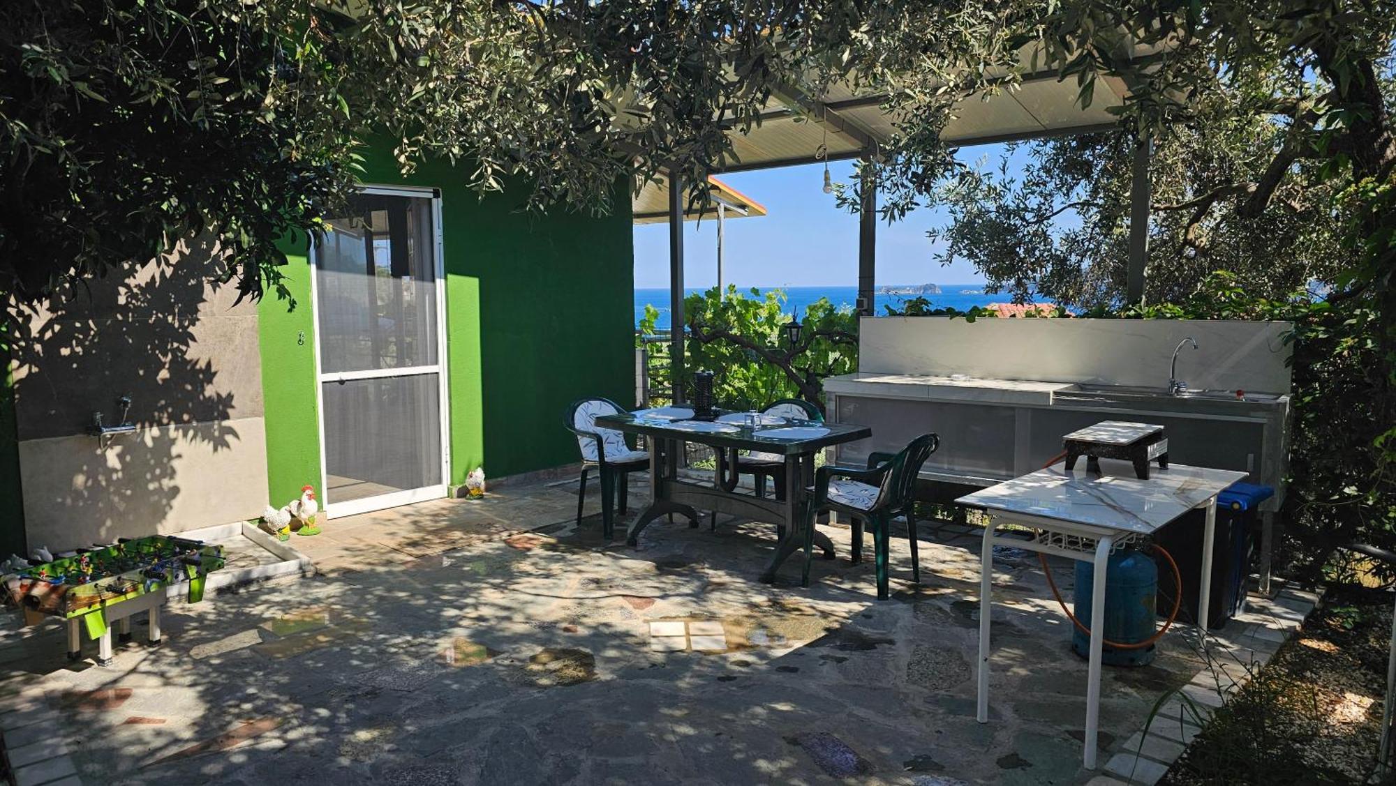 Nature Lovers-golden Chrisi Ammoudia